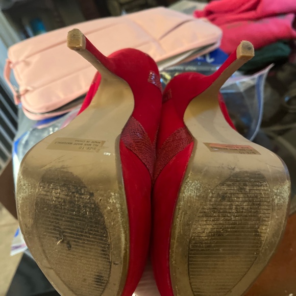 JustFab, Size 10 rich red velvet/leather like accents on 4 inch platform pumps. - Picture 3 of 3